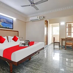 Hotel O Poptavern Premium, Thiruvananthapuram